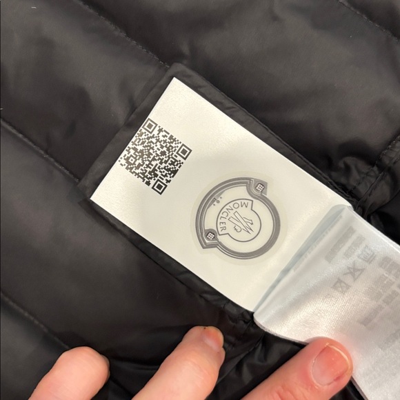 Women’s Moncler Igens Black Puffer Vest size 3 - Picture 7 of 8